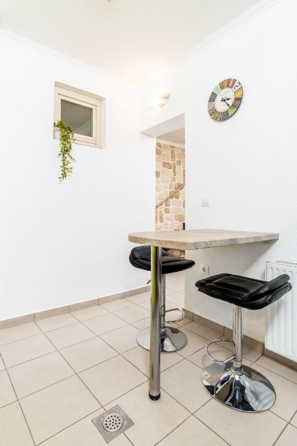 Zollus House Tvrda Lägenhet Osijek Exteriör bild