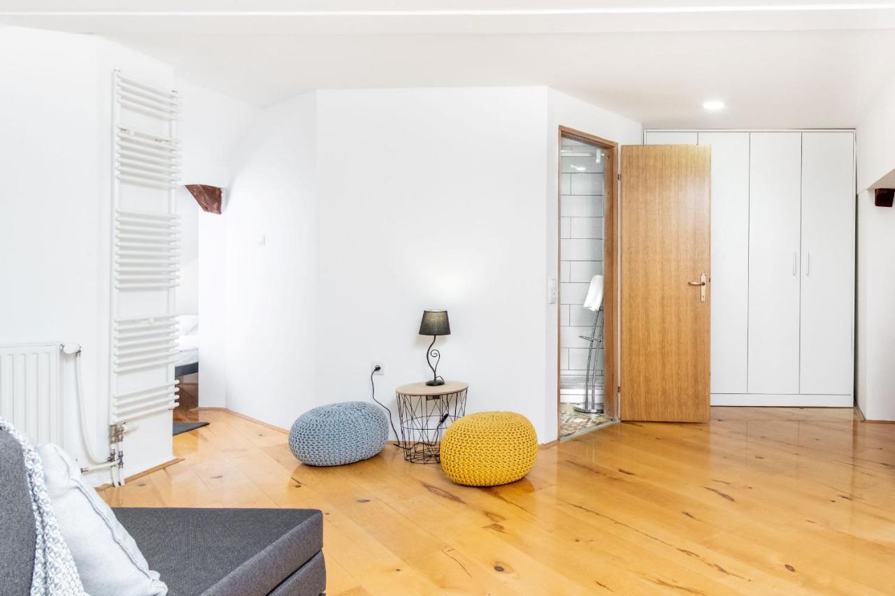 Zollus House Tvrda Lägenhet Osijek Exteriör bild